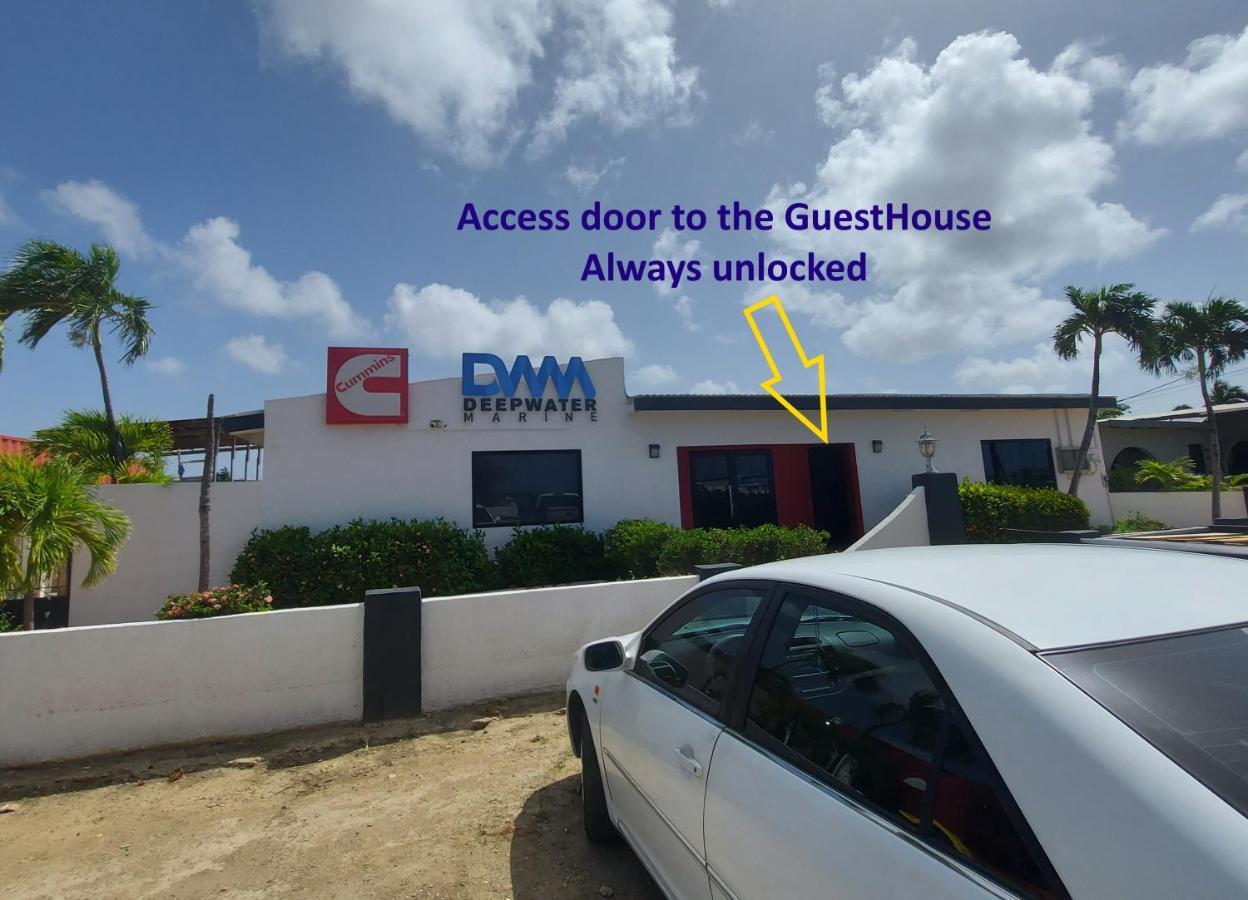 Varadero Marina Airport Guests Rooms Oranjestad Exteriér fotografie